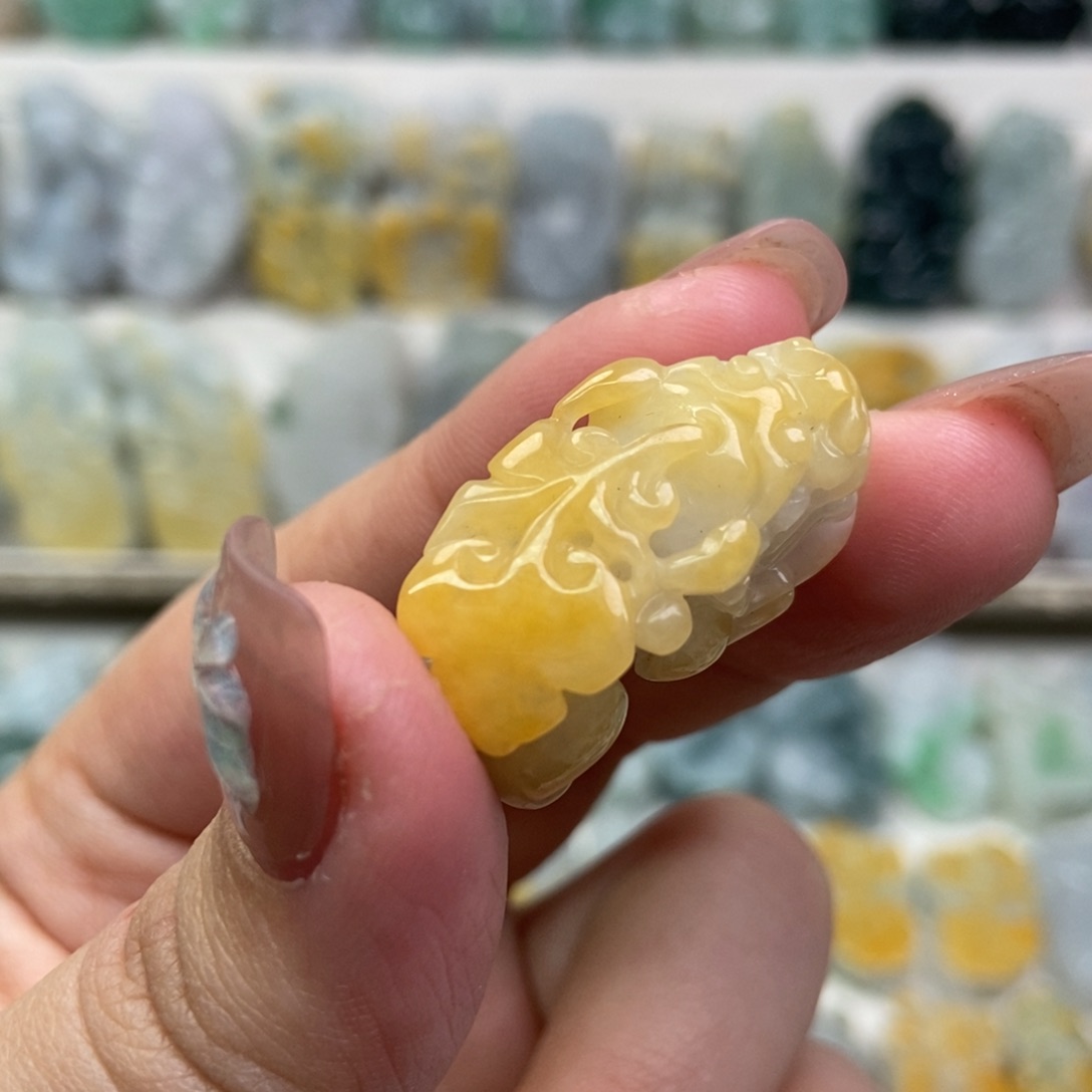 翡翠吊坠(赠链)未镶嵌