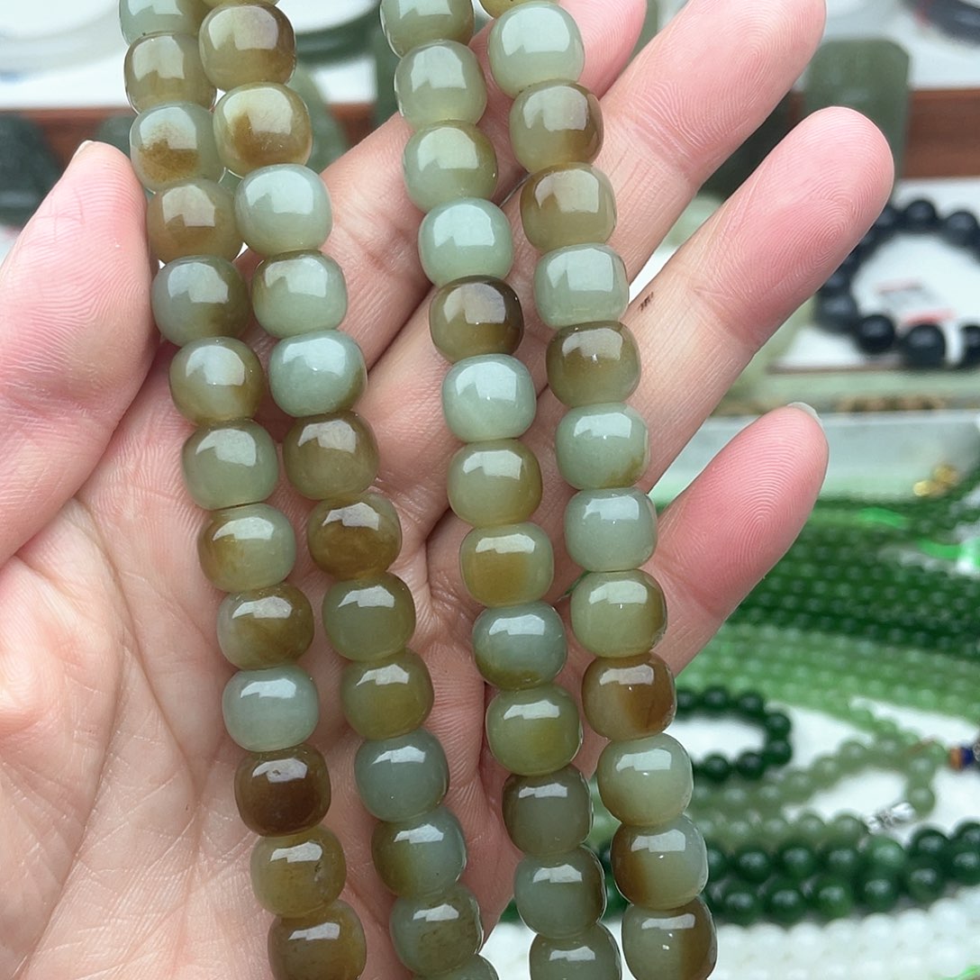 和田玉颈饰未镶嵌