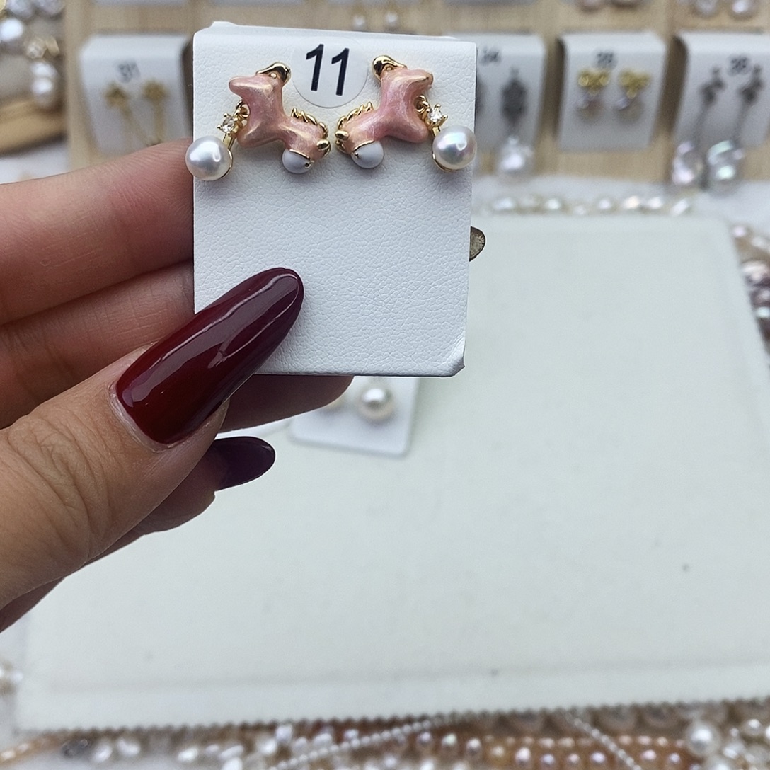 银S800镀金镶嵌淡水珍珠耳饰