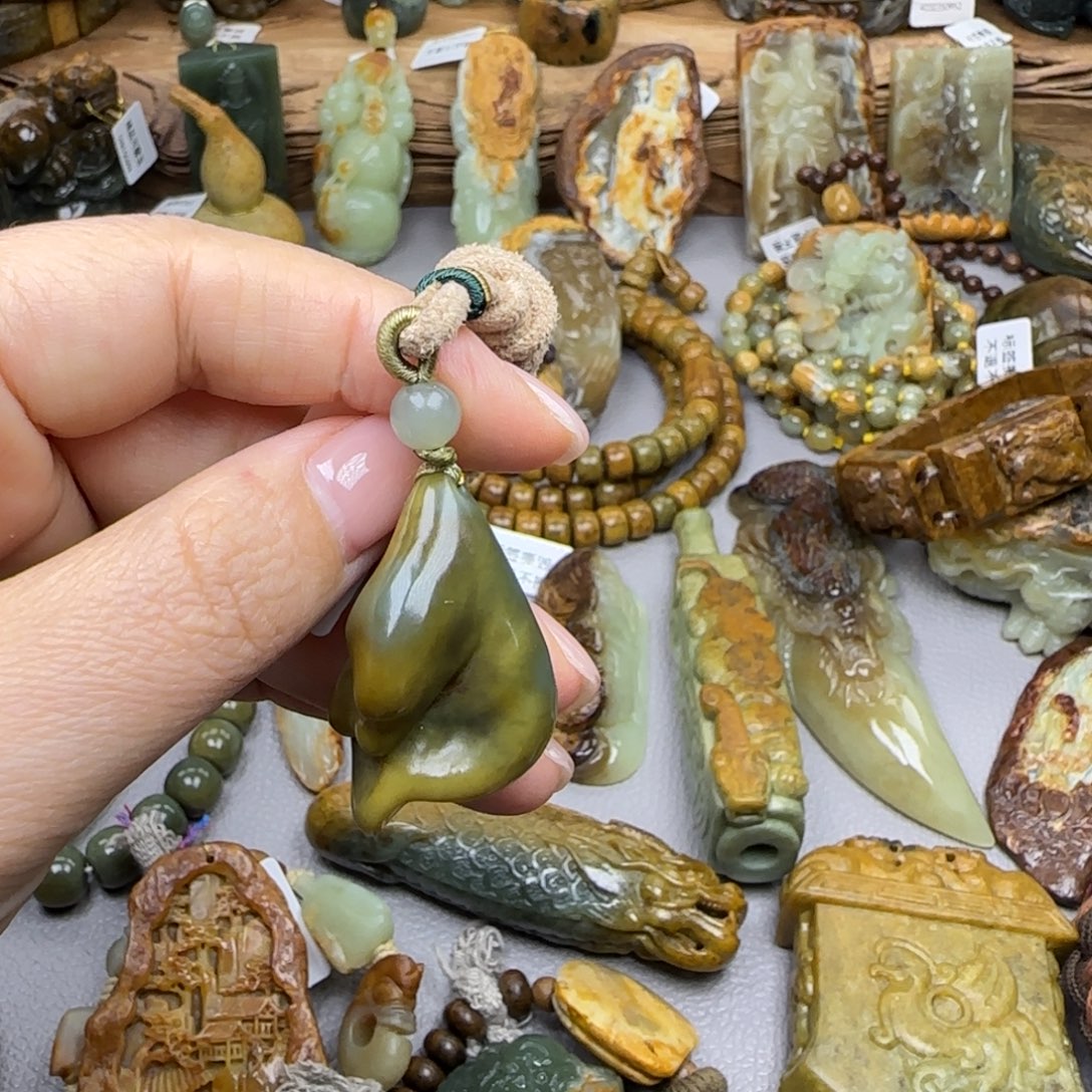 淡***渊岫岩河磨玉（透闪石质玉）未镶嵌珠宝奇石