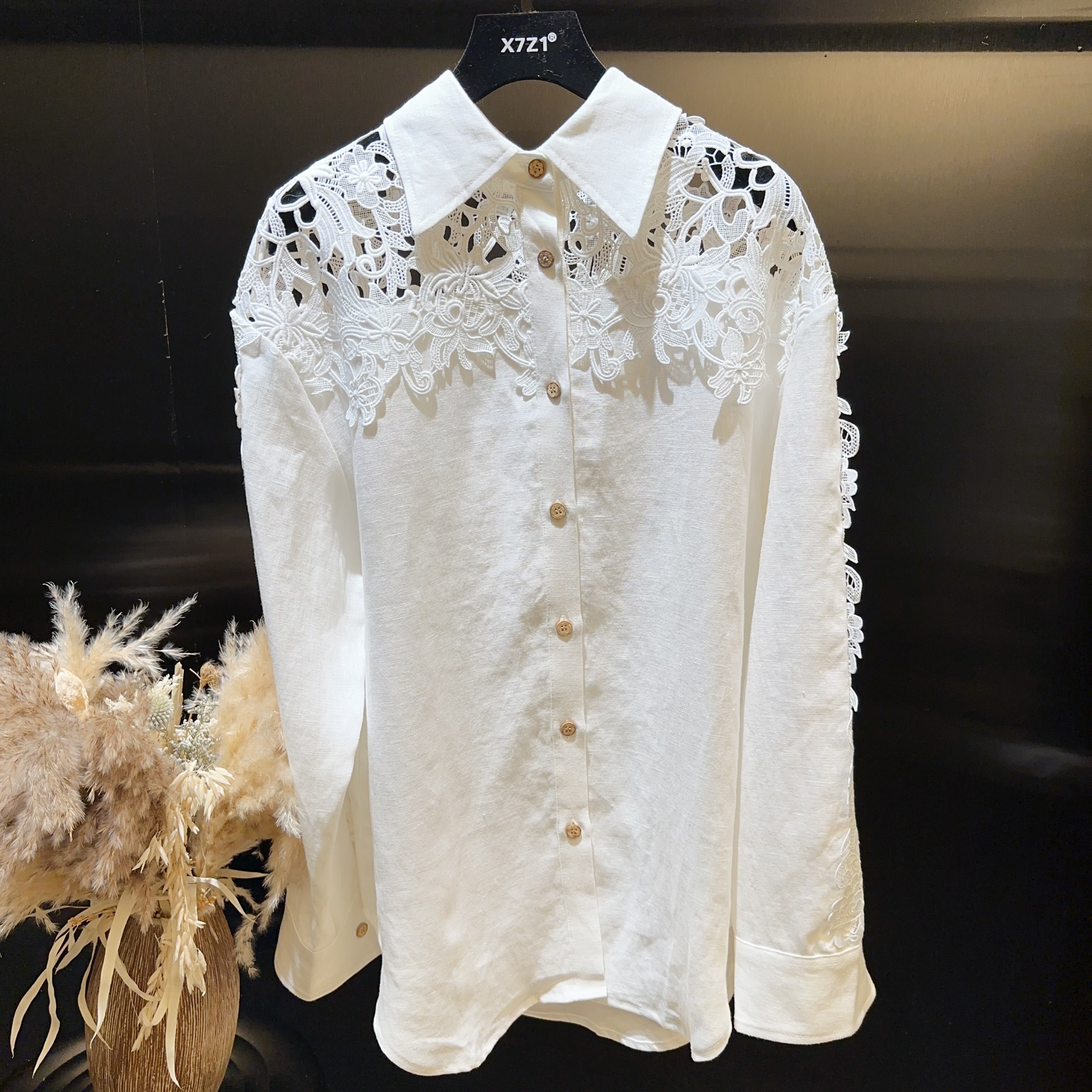 《高端定制》设计师款蕾丝镂空上衣