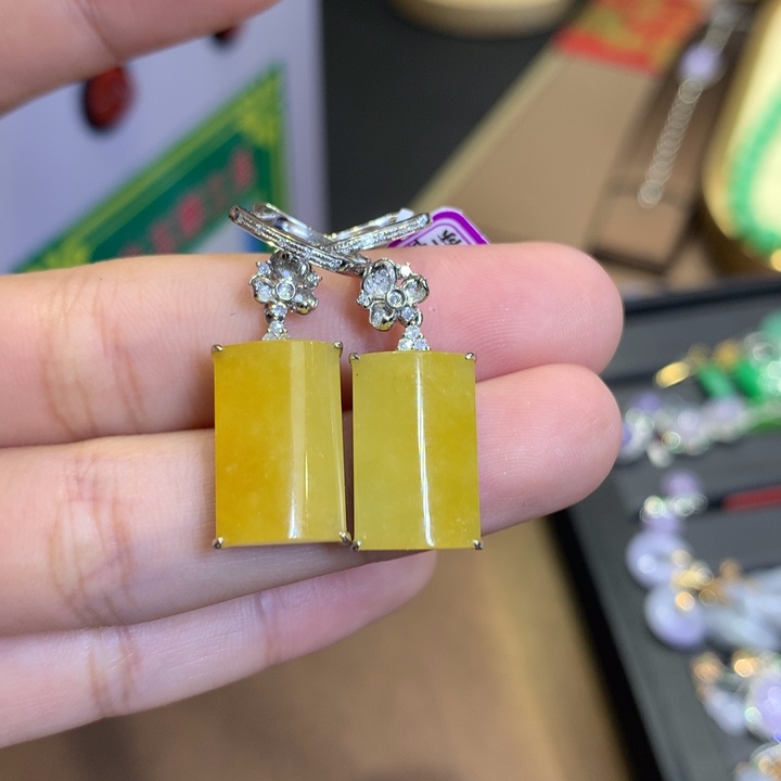 翡翠18K金镶嵌颈饰翡翠