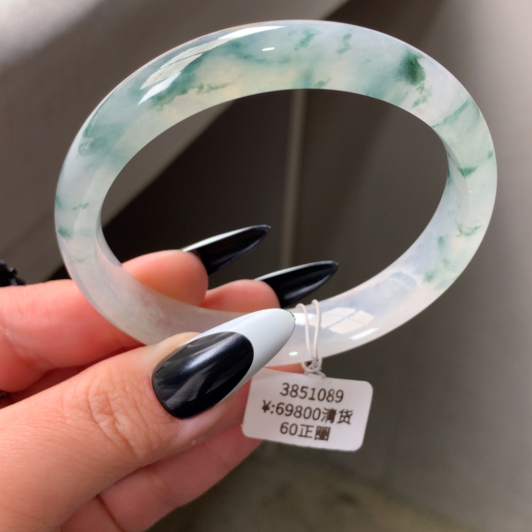 翡翠手镯未镶嵌冰飘花