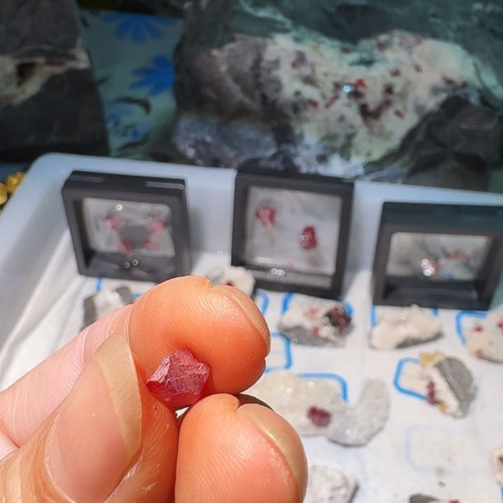 ****喵天然辰砂天然朱砂原矿石单晶0.6