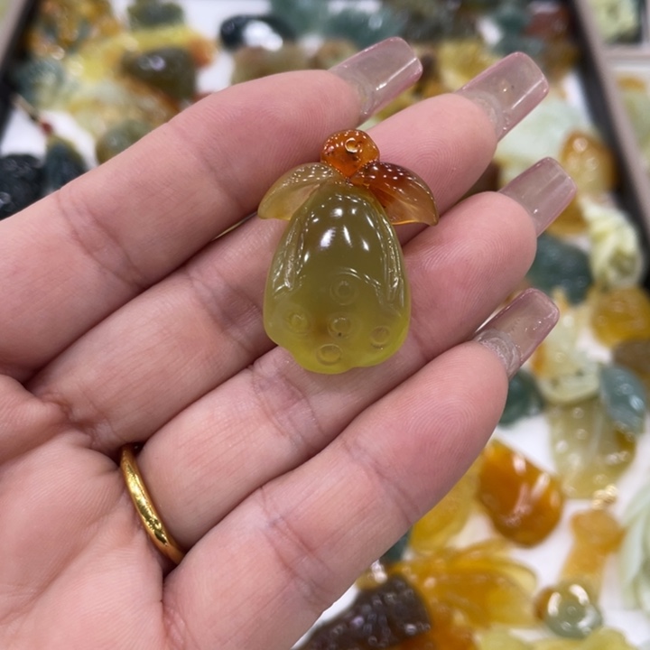 蛇纹石玉未镶嵌颈饰