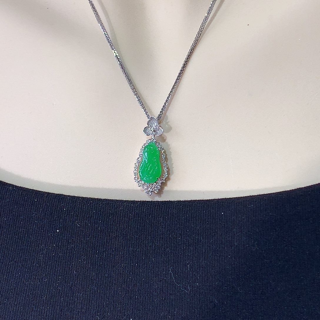 翡翠18K金镶嵌颈饰