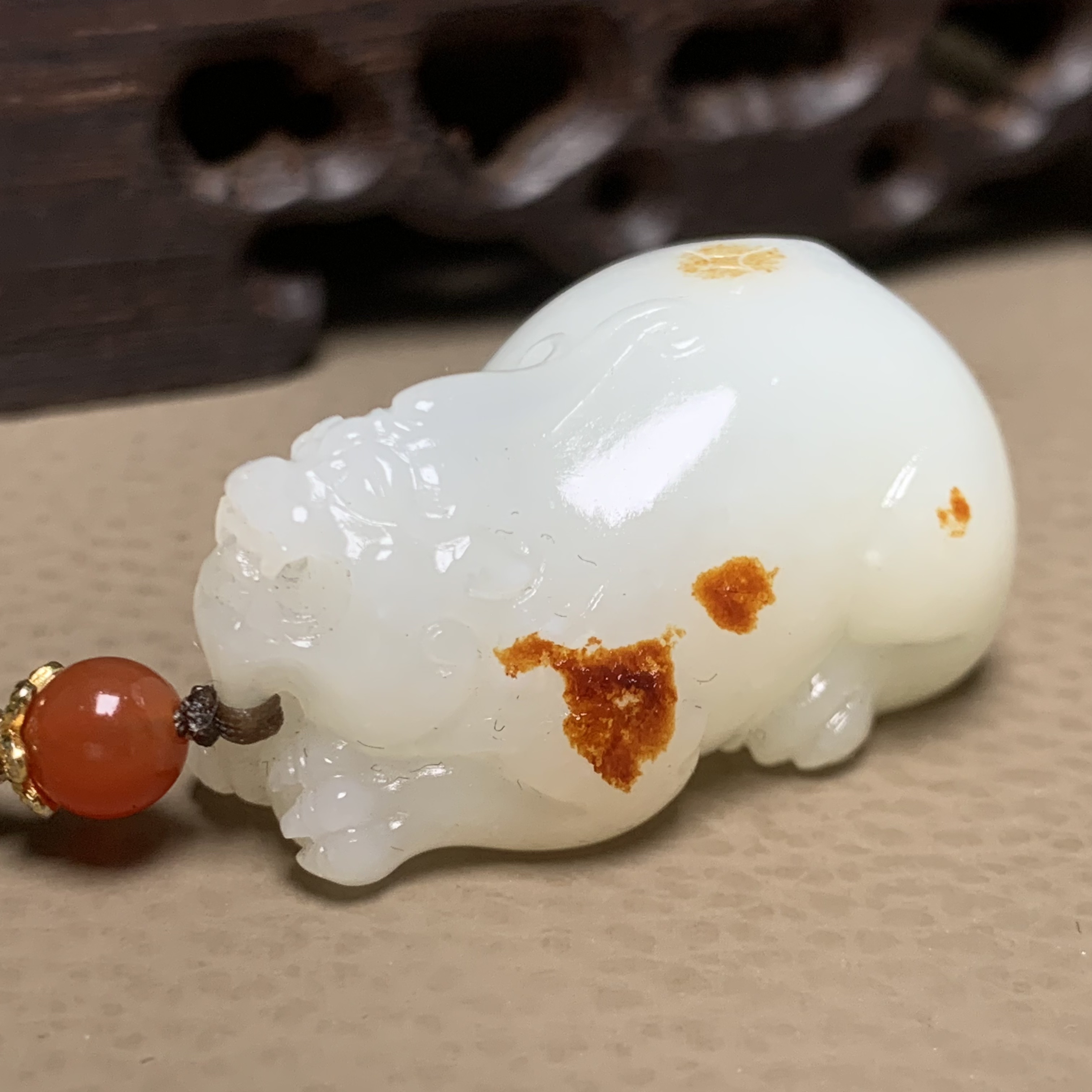 D381海川拍卖和田玉吊坠