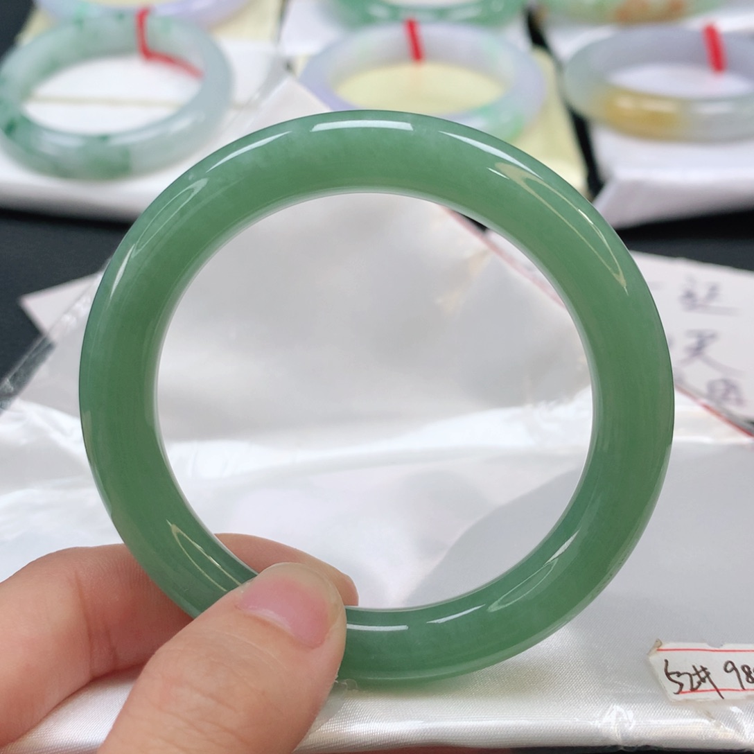 翡翠手镯未镶嵌翡翠手镯52