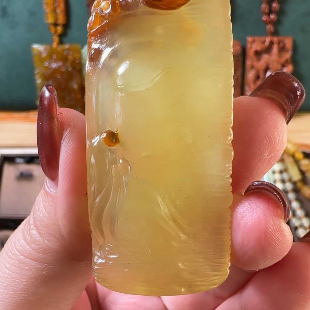 蛇纹石玉颈饰合金