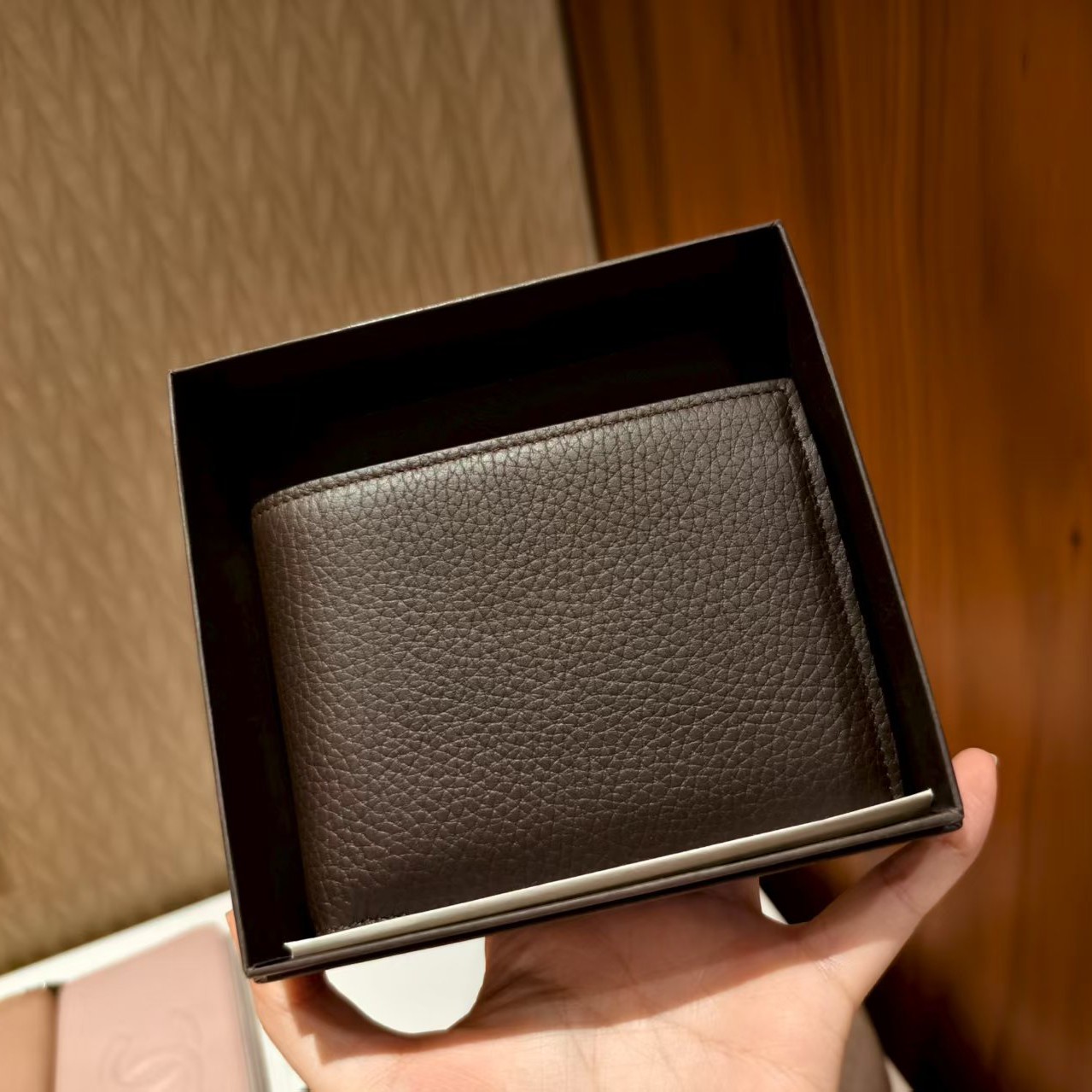 95新 BOTTEGA VENETA/葆蝶家 包展专属 BV棕色荔枝纹钱包