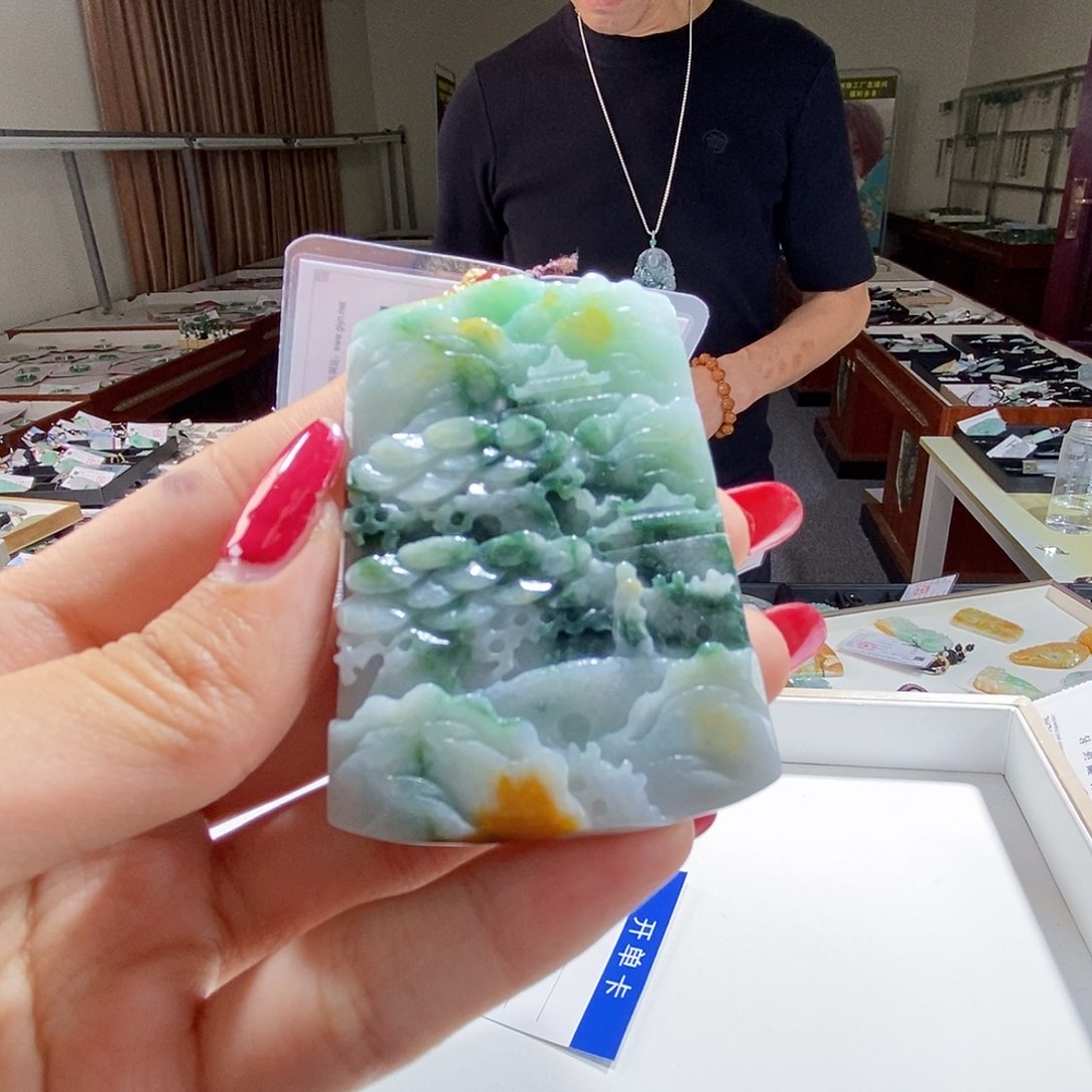 翡翠未镶嵌颈饰翡翠