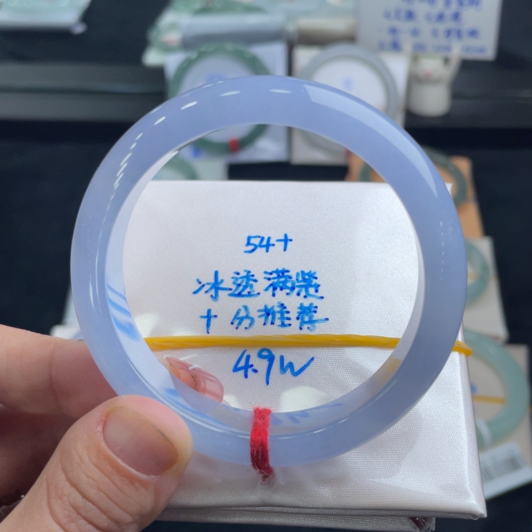 翡翠手镯未镶嵌翡翠手镯