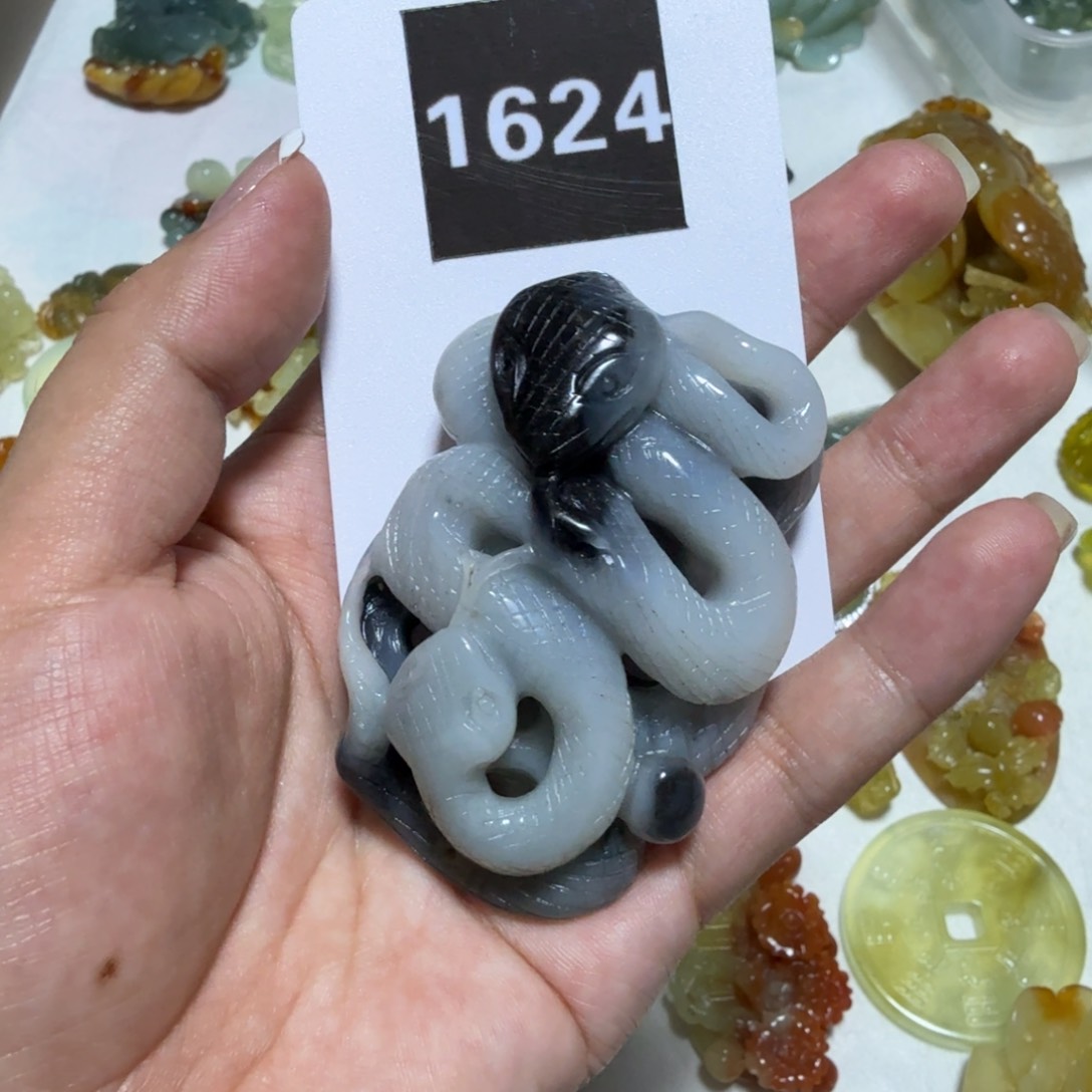 蛇纹石玉吊坠(不含链)合金