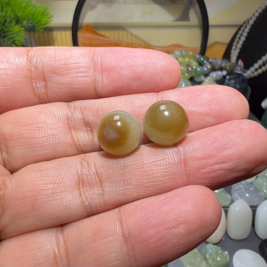 火***锅和田玉（糖玉）未镶嵌颈饰12m圆珠一对