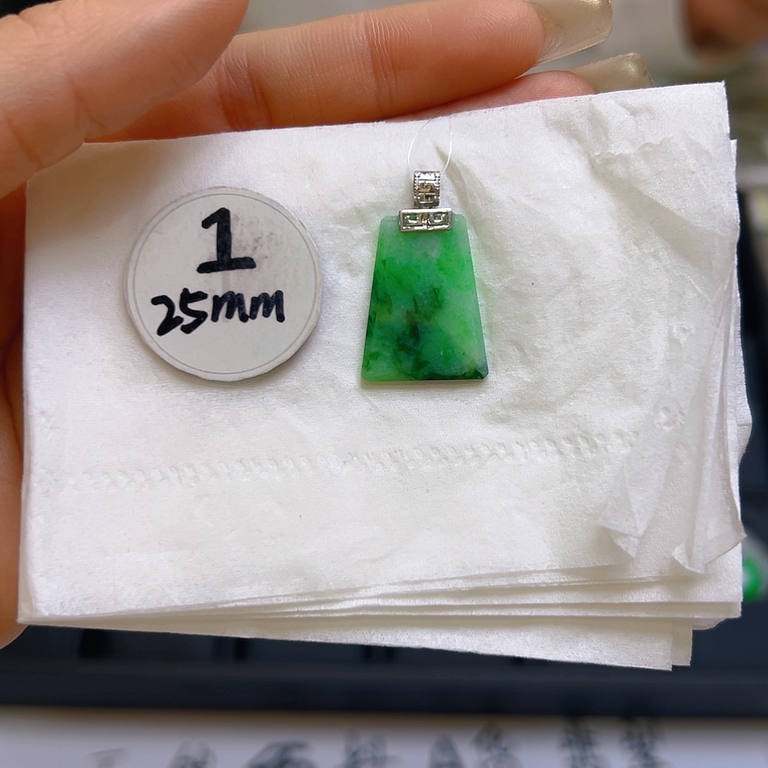 翡翠颈饰18K金镶嵌翡翠