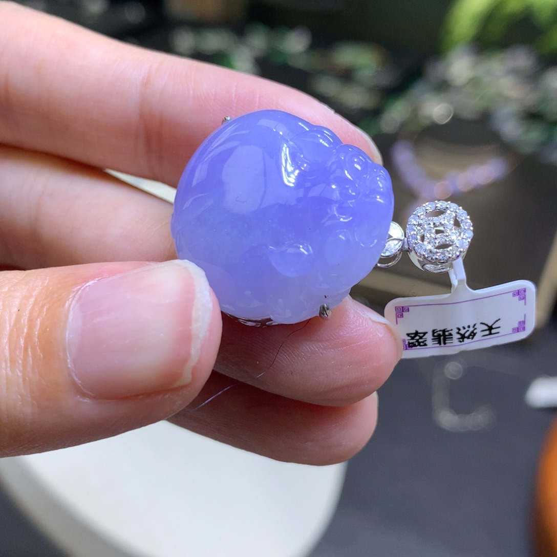 颈饰18K金镶嵌翡翠