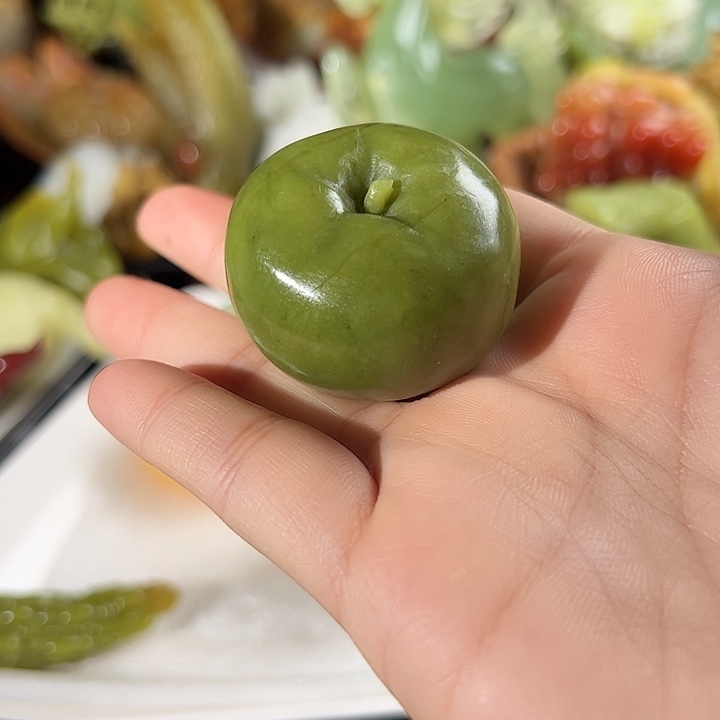 蛇纹石玉未镶嵌珠宝奇石