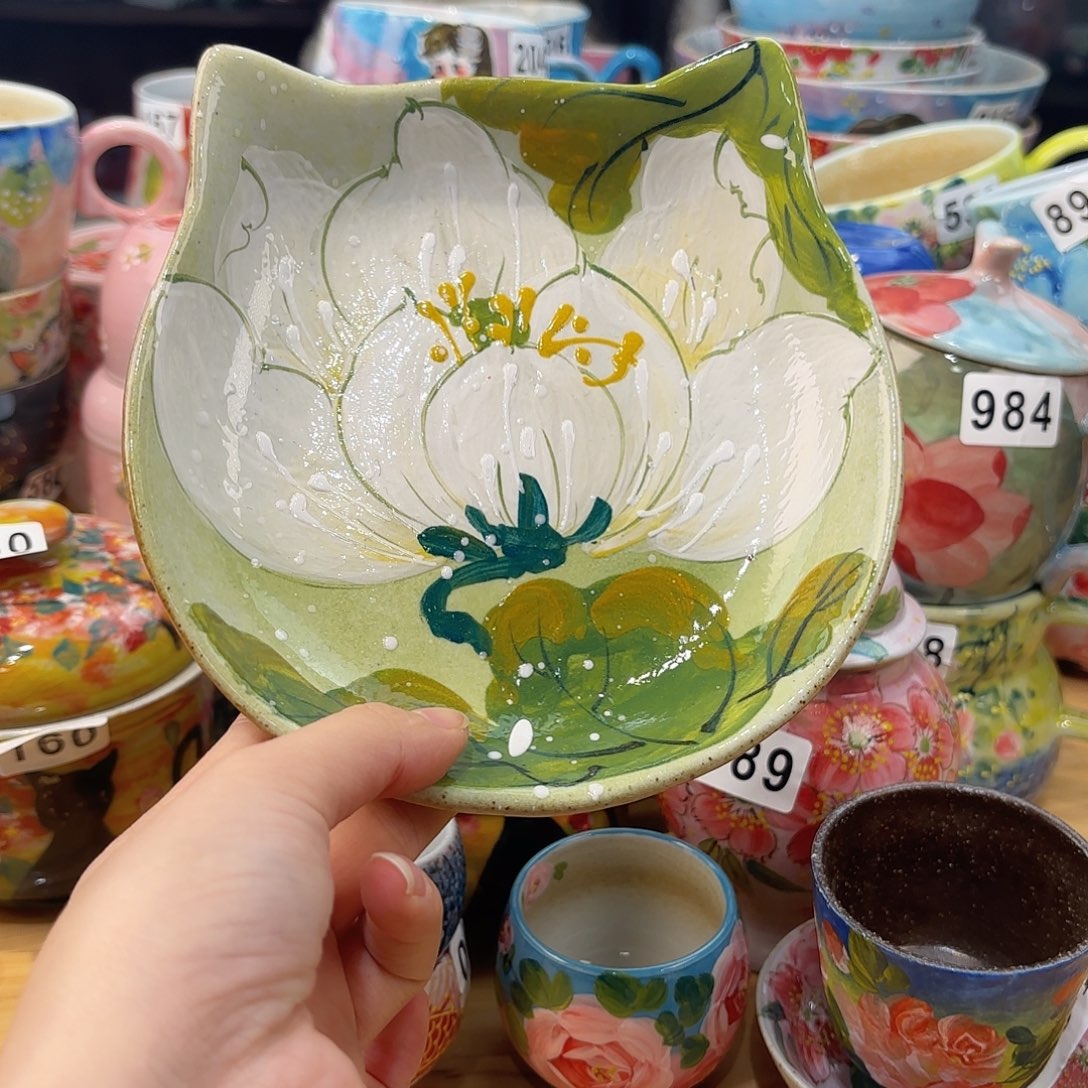 瓷片兔兔好可爱啊我 