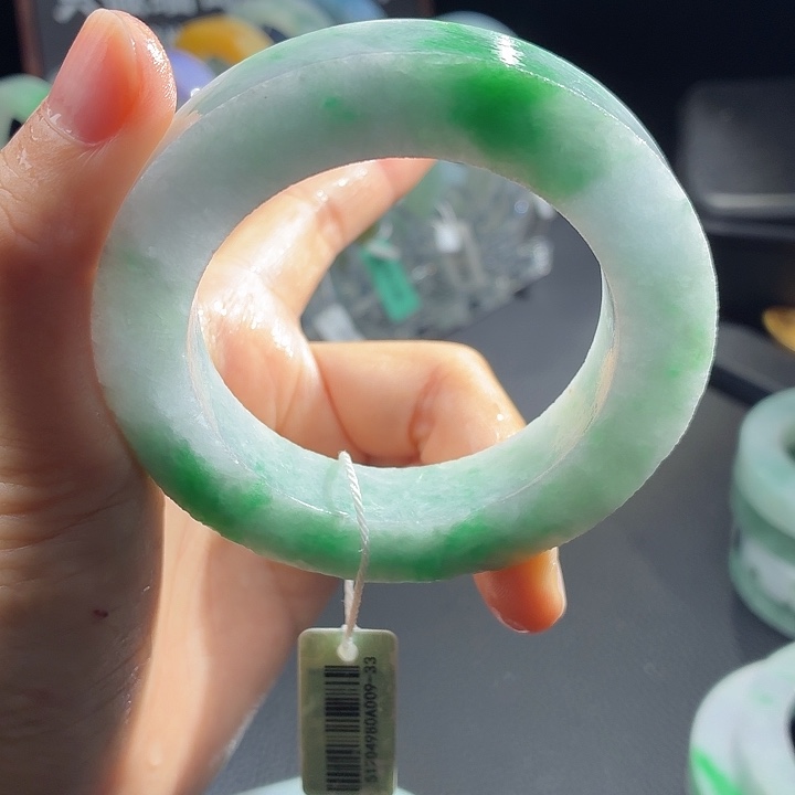 定制翡翠未镶嵌翡翠手镯