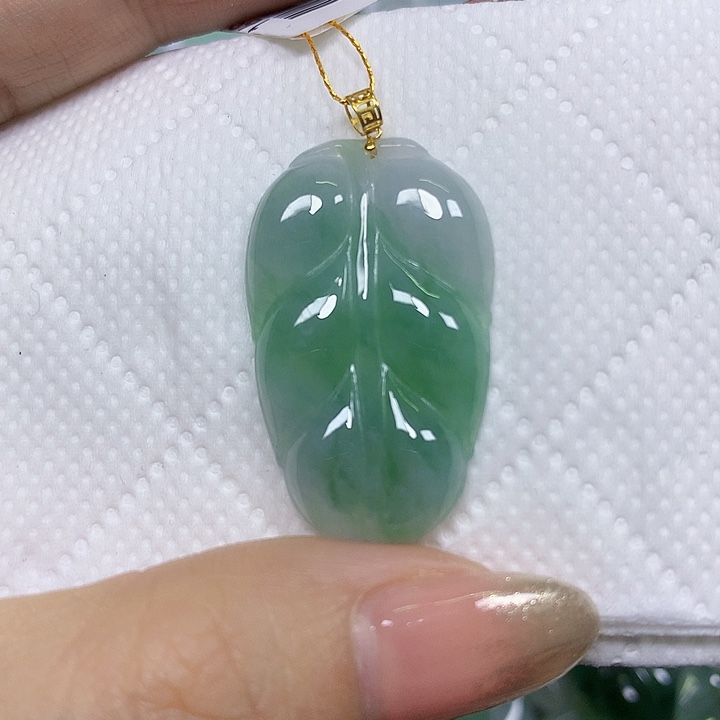 翡翠18K金镶嵌颈饰挂件