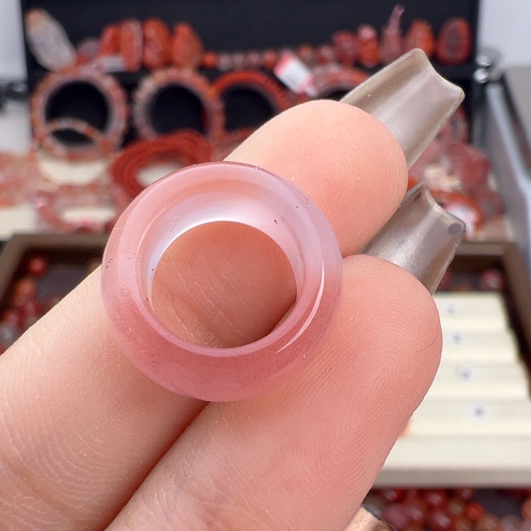 敏***子南红玛瑙未镶嵌颈饰跑环