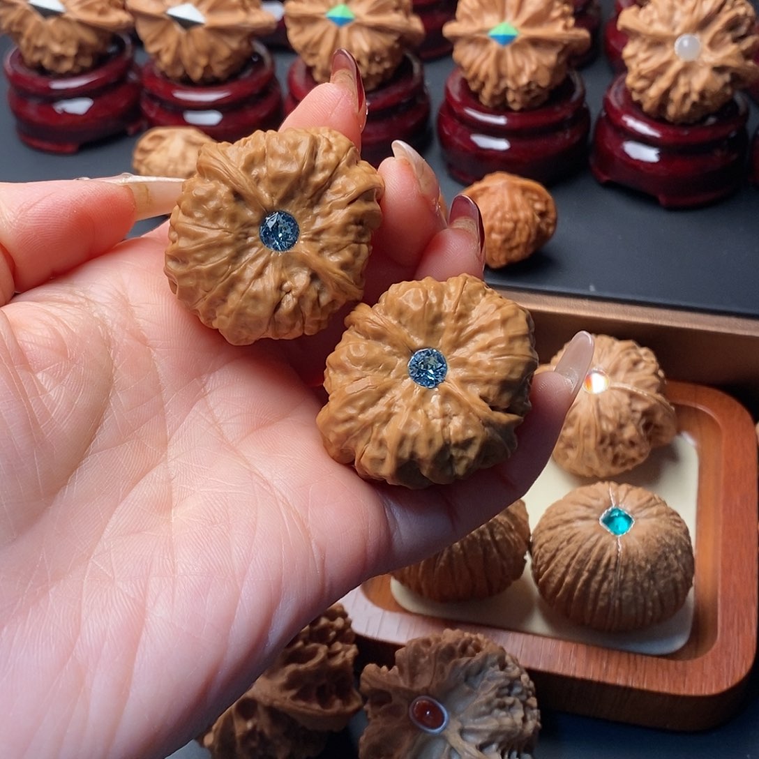 文玩核桃吊坠蛤蟆头