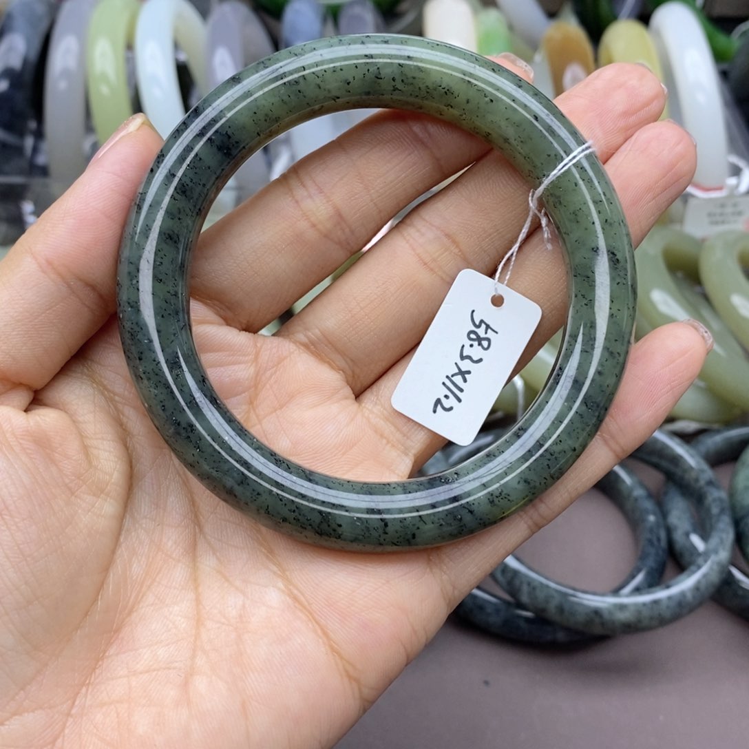 和田玉手镯未镶嵌ෆ**卡58