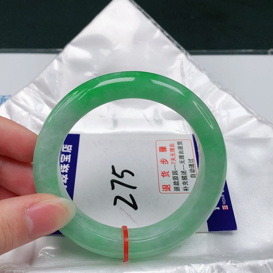翡翠手镯未镶嵌翡翠