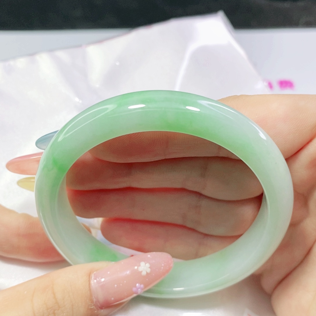 翡翠未镶嵌手镯?5555 5656