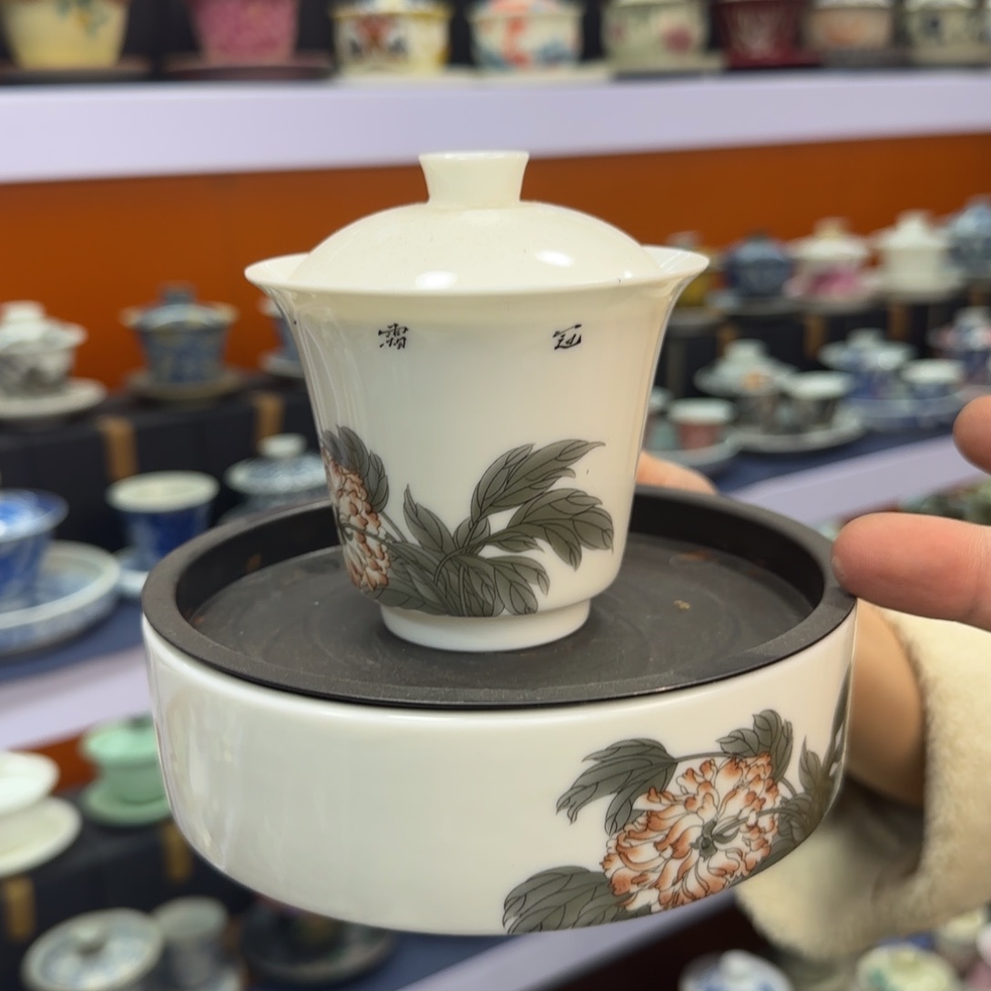 高温下的高温天气使其成为