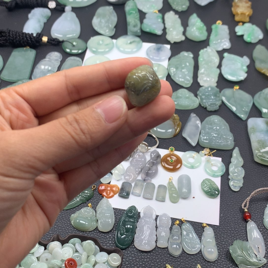 翡翠颈饰未镶嵌仿古珠