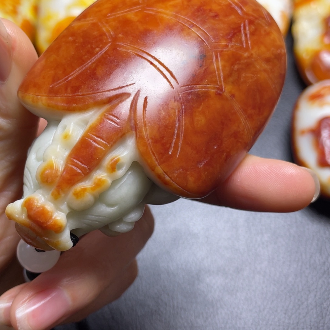 人***理和田玉未镶嵌颈饰