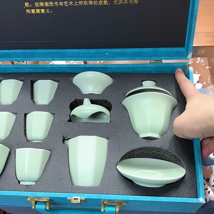 孤品茶具套装等。          
