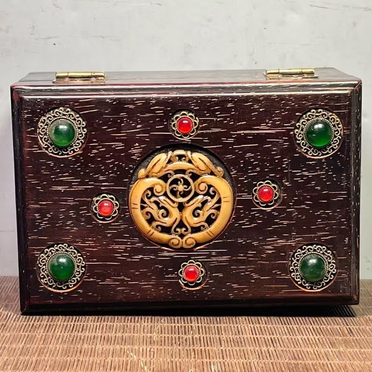 雕刻木箱子 长18厘米宽12厘米高10厘米