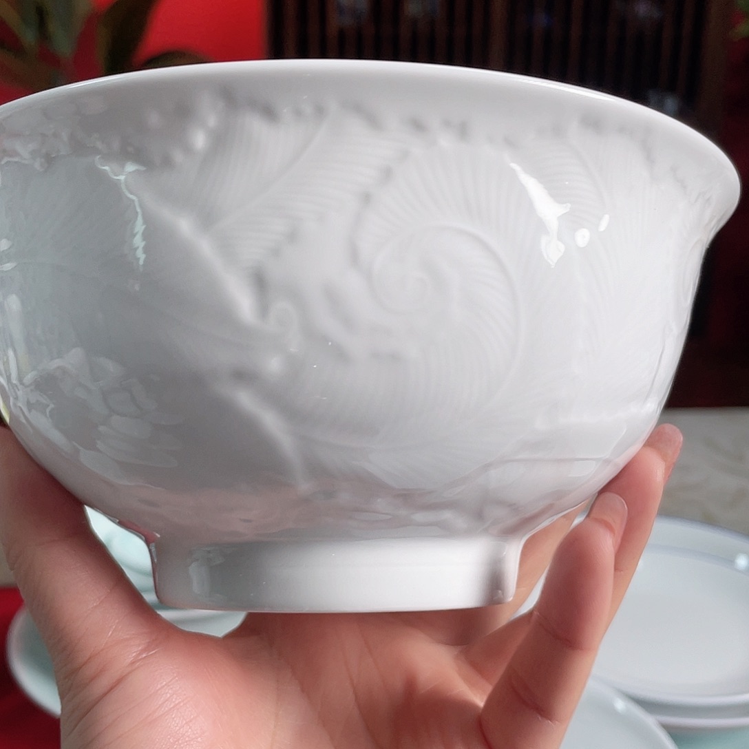 6.3寸甜白釉凤尾纹面碗一只