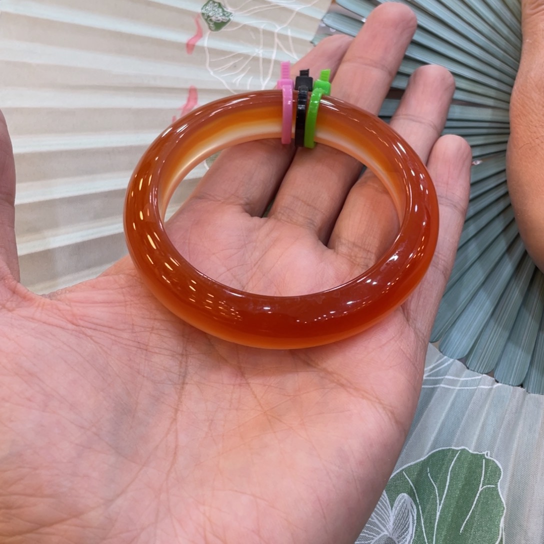 玛瑙/玉髓手镯未镶嵌X**。