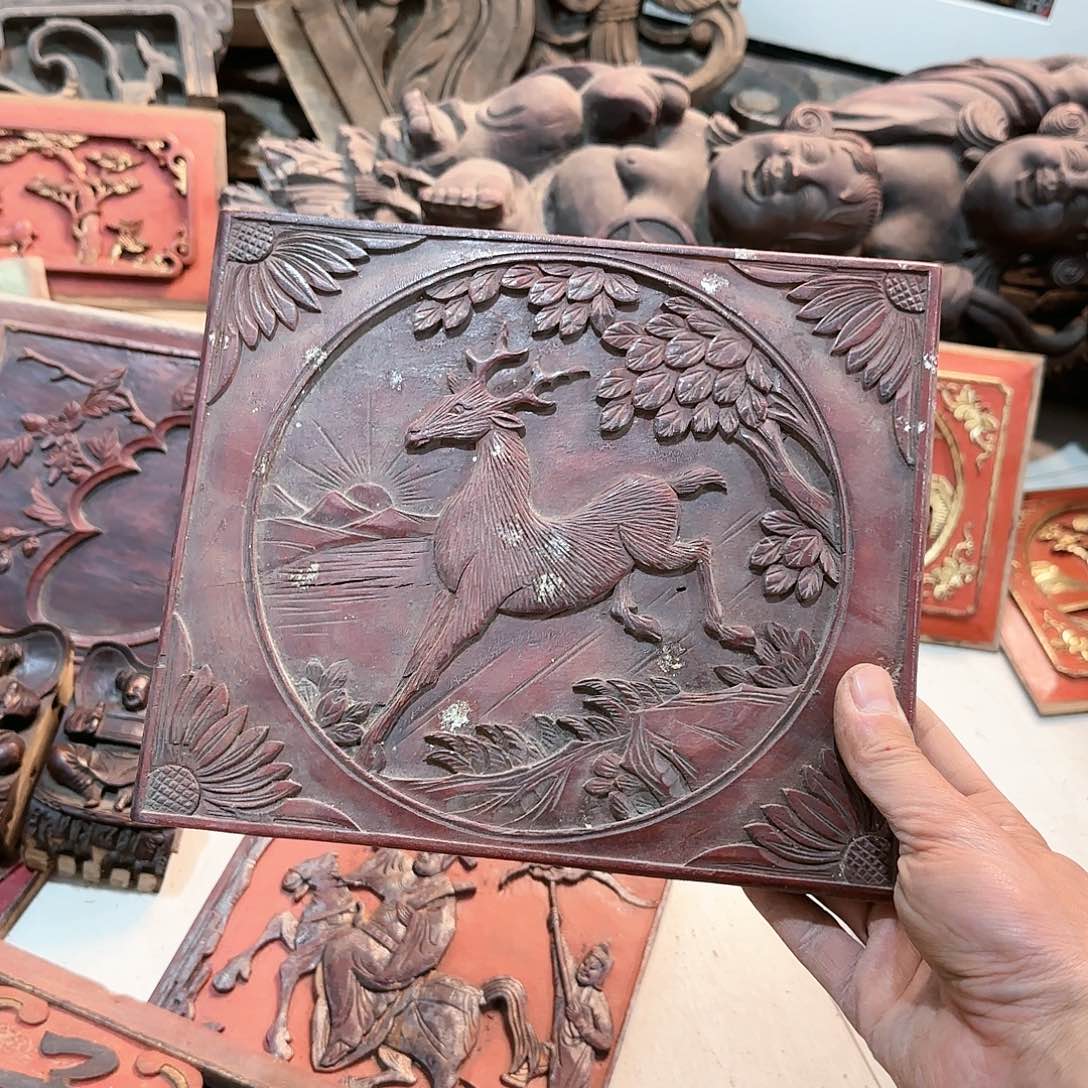 木用**子老木雕艺术的设计师