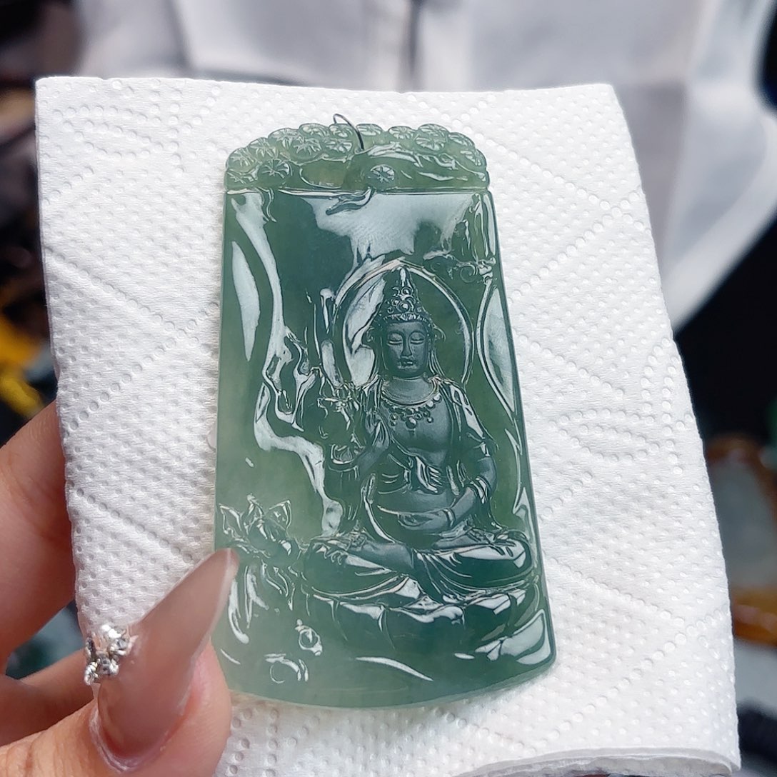 翡翠未镶嵌颈饰观音