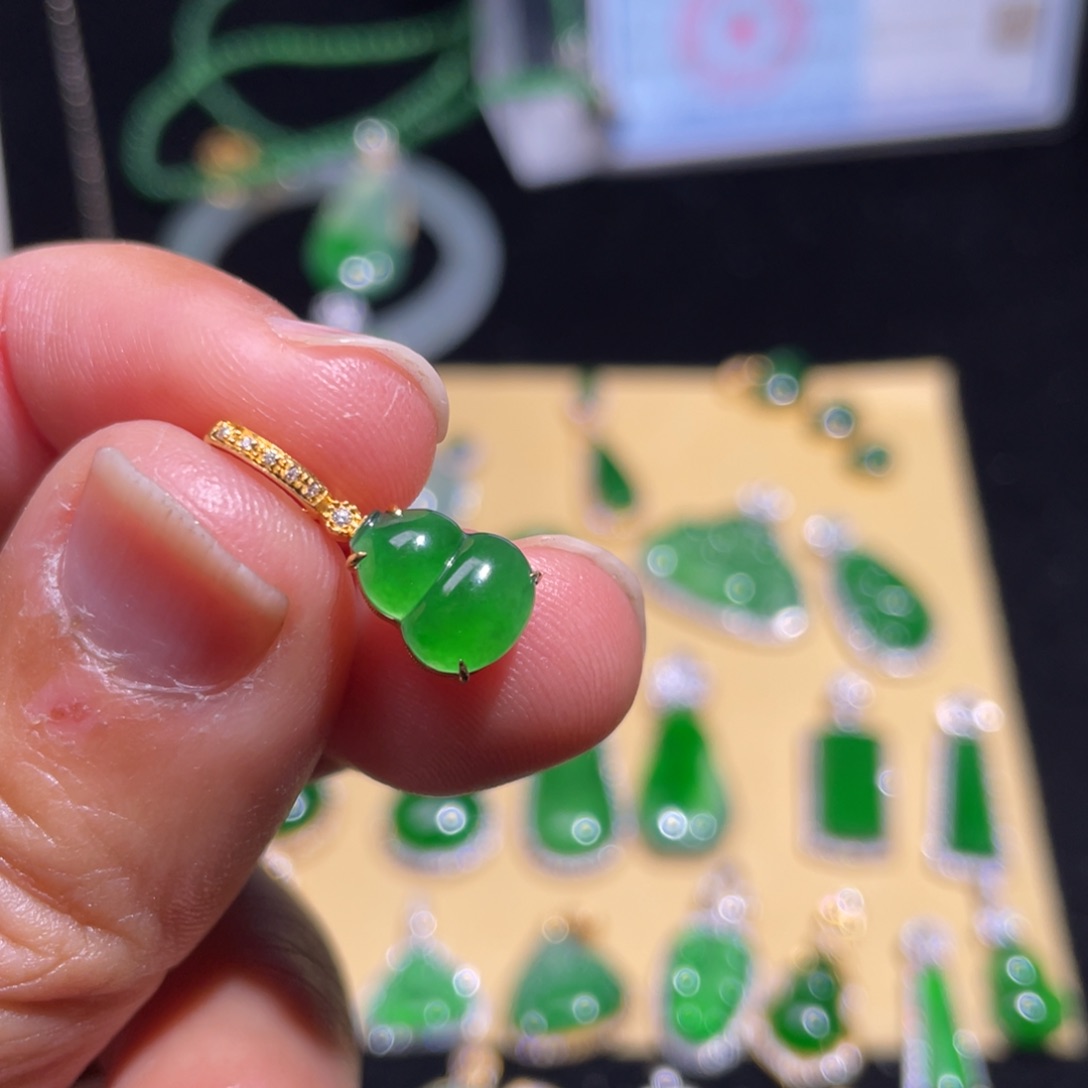 翡翠颈饰18K金镶嵌翡翠