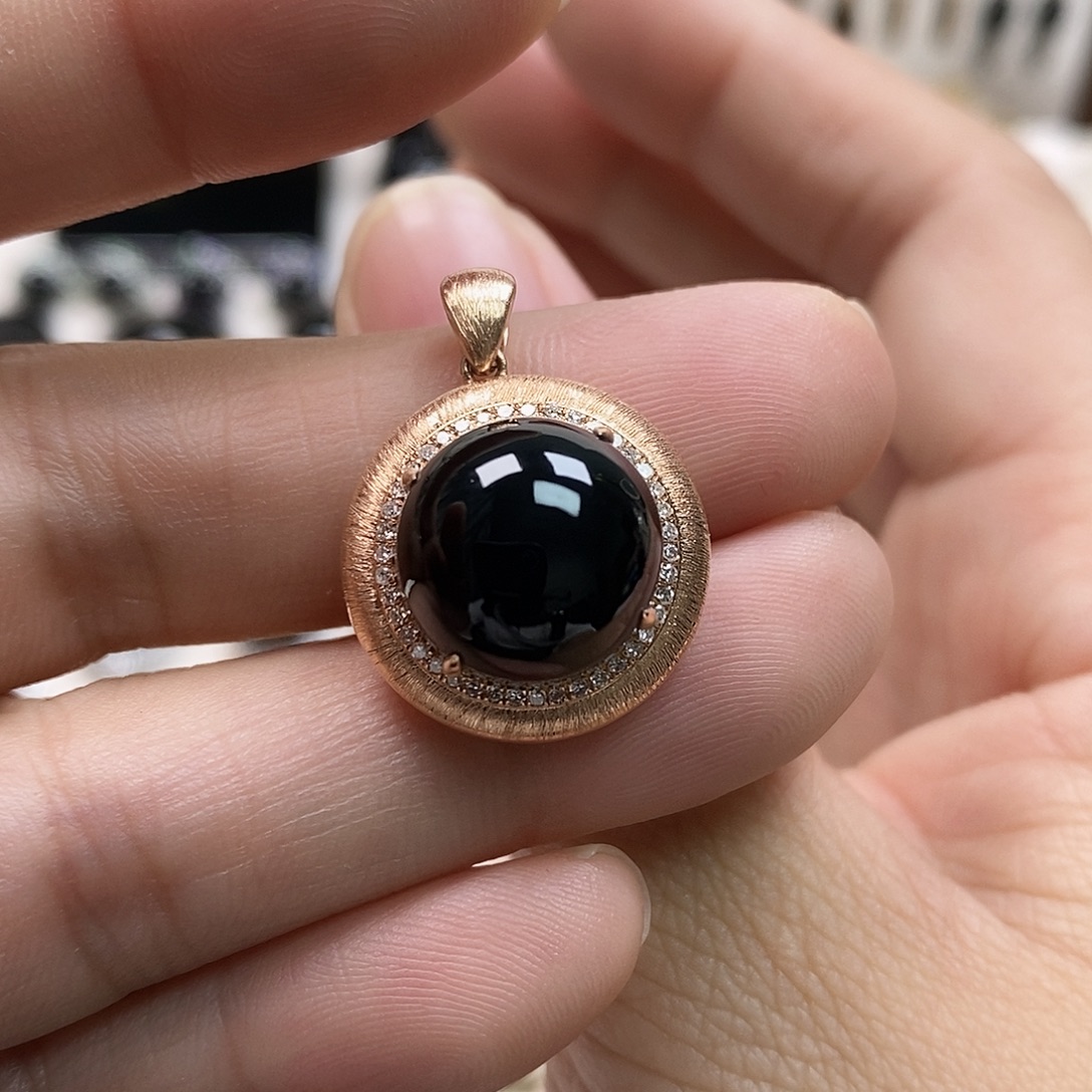 翡翠18K金镶嵌颈饰