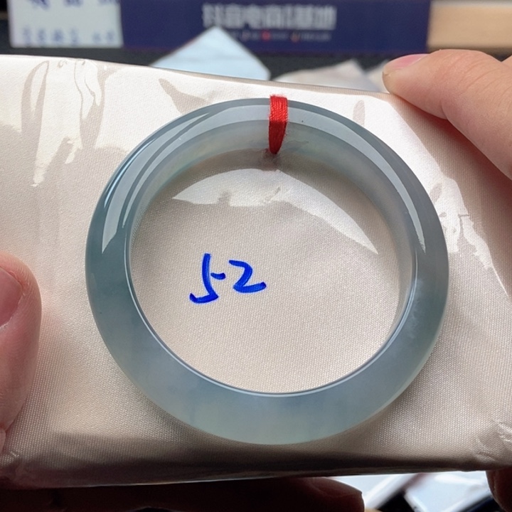 翡翠未镶嵌手镯.9