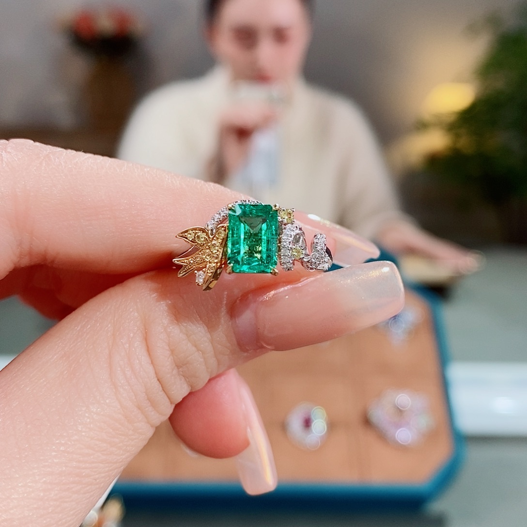 祖母绿戒指18K金镶嵌1.03ct