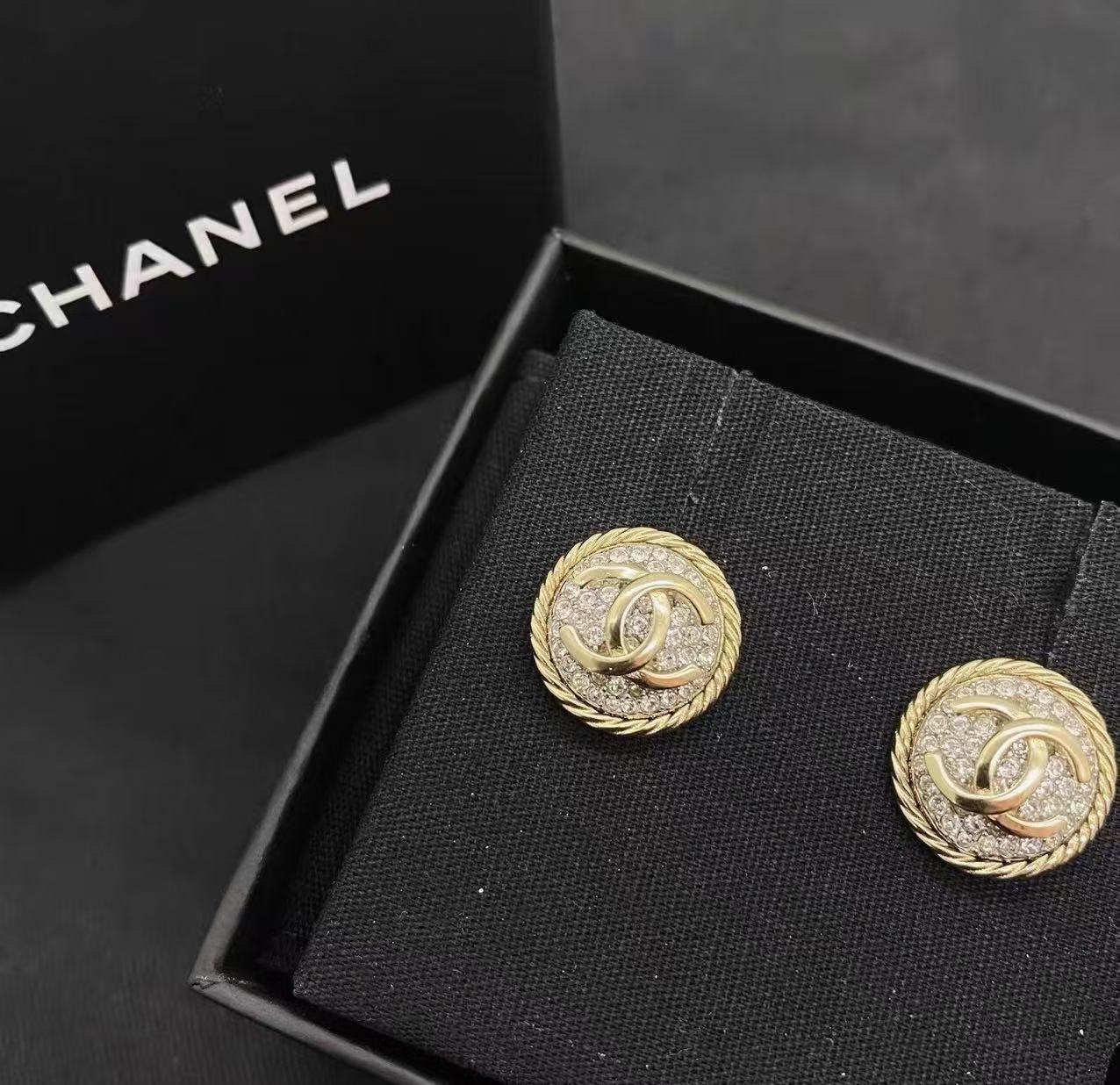 95新 Chanel/香奈儿 代卖服务 金色麻花边钻钻耳钉 17843749 nn