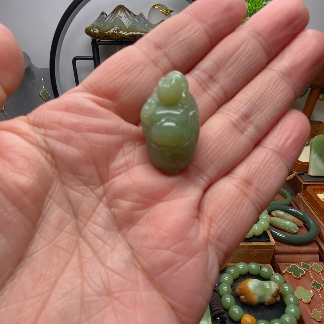 岫岩河磨玉（透闪石质玉）吊坠未镶嵌