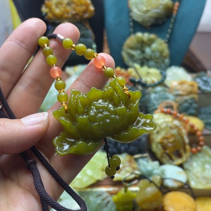 蛇纹石玉合金颈饰