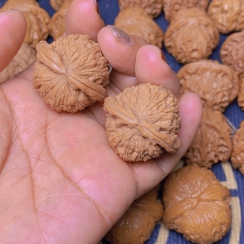 【闪购商品】文玩核桃吊坠于*哈白狮子37