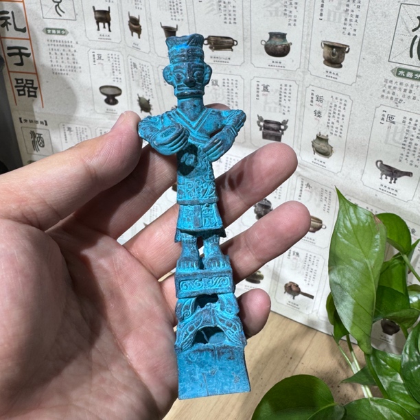 复古三星堆大立人像，高度13厘米家居摆件，博古架，纯铜制品