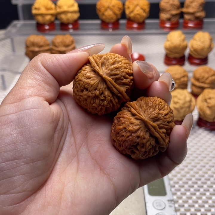 文玩核桃把件3盘龙玉凤绣球