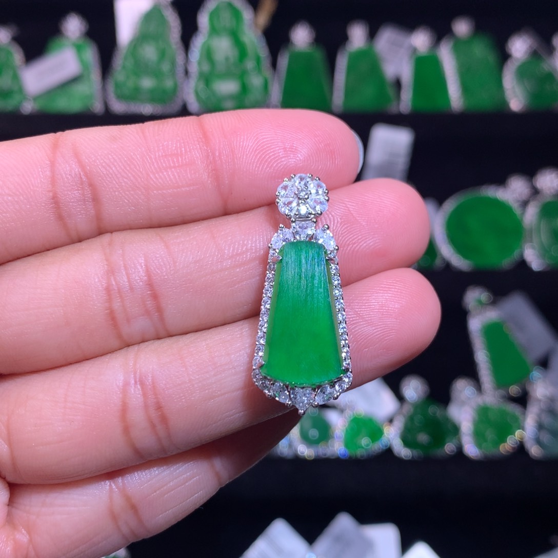 【闪购商品】颈饰银S925镶嵌翡翠