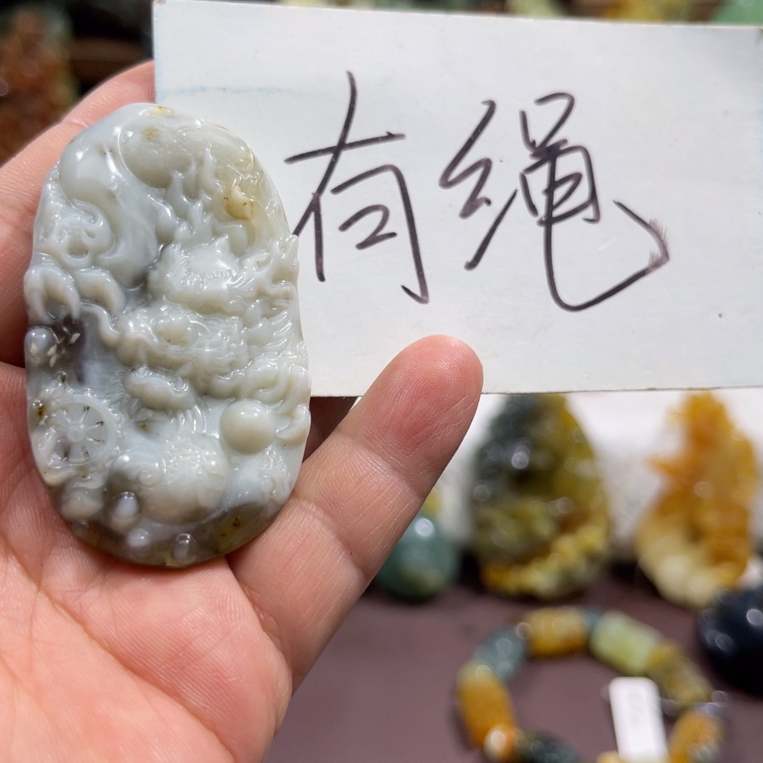未镶嵌蛇纹石玉颈饰
